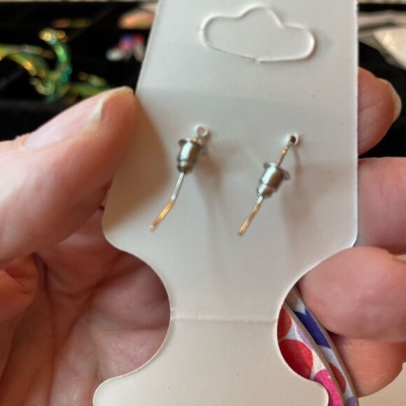 VALENTINE EARRINGS 2/$15 - Picture 7 of 7